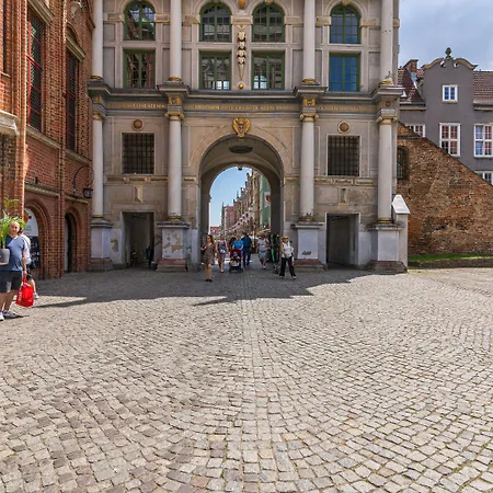 Maya's Flats & 37 - Piwna